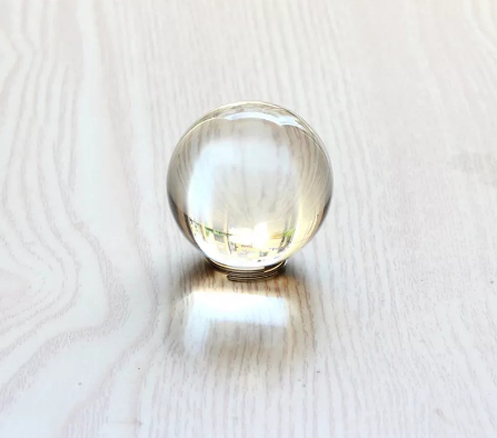 boule-de-cristal-blanche