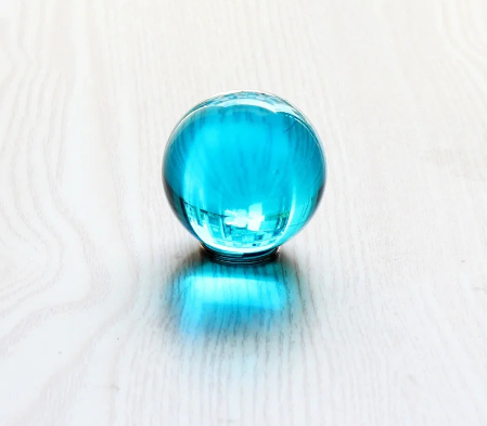 boule-de-cristal-bleu-ciel