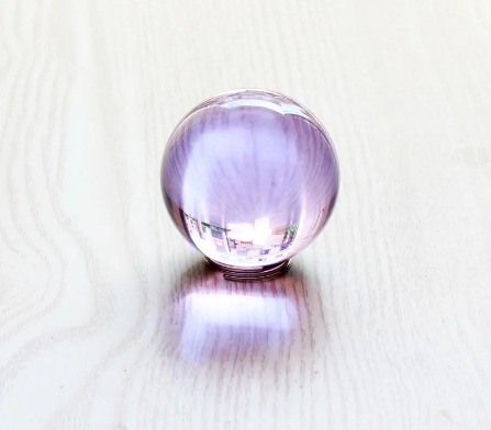 boule-de-cristal-violet